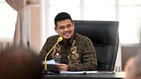 Komisi Pemberantasan Korupsi (KPK) menyampaikan bahwa pihaknya akan menunggu hingga proses persidangan kasus dugaan korupsi proyek pembangunan jalan di Provinsi Sumatera Utara (Sumut) selesai sebelum menentukan langkah pemanggilan terhadap Gubernur S