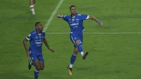 Komite Disiplin (Komdis) PSSI menjatuhkan sanksi tambahan kepada gelandang Persib Bandung, Luciano Guaycochea, berupa larangan bermain dalam dua pertandingan serta denda Rp10 juta. Keputusan ini dikeluarkan melalui surat Komdis PSSI Nomor 061/L1/SK/K