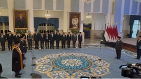 Presiden Prabowo Subianto melantik Rektor IPB Prof. Dr. Arif Satria menjadi Kepala BRIN di Istana Negara, Senin, 10 November 2025.