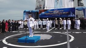 Kementerian Sosial (Kemensos) bekerja sama dengan TNI Angkatan Laut menggelar upacara tabur bunga di perairan Teluk Jakarta, Senin, 10 November 2025, dalam rangka memperingati Hari Pahlawan 2025.