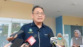 Rumah Sakit Islam Jakarta (RSIJ) Cempaka Putih, Jakarta Pusat, hingga Senin siang masih menangani 13 korban ledakan di SMAN 72 Jakarta, di mana dua di antaranya menjalani perawatan intensif dan sebelas lainnya dirawat di paviliun rumah sakit.