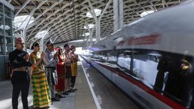 Komisi Pemberantasan Korupsi (KPK) mengungkapkan bahwa penyelidikan dugaan tindak pidana korupsi dalam proyek Kereta Cepat Jakarta–Bandung (Whoosh) yang melibatkan PT Kereta Cepat Indonesia China (KCIC) berfokus pada pengadaan lahan.