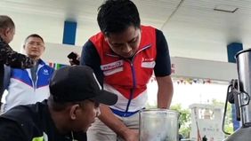 Direktur Utama Pertamina Simon Aloysius Mantiri mengungkapkan bahwa pihaknya telah melakukan pemeriksaan terhadap sekitar 560 Stasiun Pengisian Bahan Bakar Umum (SPBU) di wilayah Jawa Timur, menindaklanjuti laporan masyarakat mengenai sepeda motor ya