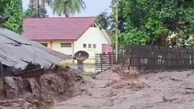 Badan Penanggulangan Bencana Daerah (BPBD) Kabupaten Bima, Nusa Tenggara Barat (NTB), melaporkan bahwa banjir disertai angin kencang melanda 13 desa di lima kecamatan wilayah setempat pada Senin 10 November 2025.