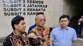Para pelapor dalam kasus fitnah tuduhan ijazah palsu Presiden ke-7 RI Joko Widodo (Jokowi) mendatangi Polda Metro Jaya untuk menerima surat pemberitahuan penetapan tersangka dari penyidik.