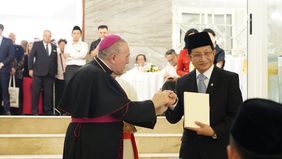 Menurut Menag, hubungan baik antara Indonesia dan Vatikan selama ini bukan hanya berdimensi diplomatik, tetapi juga memiliki kedalaman spiritual. Ia menilai, semangat Paus Fransiskus dalam memajukan dialog lintas iman dan perdamaian dunia sejalan den