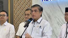 Menteri Ketenagakerjaan (Menaker) Yassierli menyampaikan bahwa masyarakat kini dapat melaporkan berbagai persoalan ketenagakerjaan, mulai dari gaji yang tidak sesuai hingga pemutusan hubungan kerja (PHK), melalui kanal daring “Lapor Menaker”.