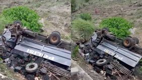 Sebuah truk milik Polres Dompu mengalami kecelakaan tunggal di tanjakan Moti To’i, ruas jalan lintas Calabai, Kecamatan Pekat, Kabupaten Dompu, pada Kamis, 13 November 2025.