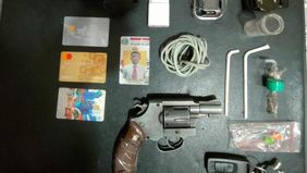 Aksi pelaku terjadi pada Sabtu, 1 November 2025 malam ketika ia menghentikan seorang pengemudi ojol di kawasan Jembatan II, Penjaringan. Dengan menyebut dirinya sebagai polisi narkoba, pelaku meminta korban mengantarkan ke Kalijodo. Di lokasi tersebu