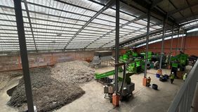 Pemerintah melalui Kementerian Pekerjaan Umum (PU) terus memperbaiki sistem pengolahan sampah.