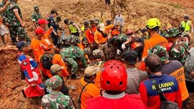 Tim search and rescue (SAR) gabungan yang dikoordinasi Kantor SAR Cilacap berhasil menemukan satu korban bencana tanah longsor di Desa Cibeunying, Kabupaten Cilacap, Jawa Tengah.