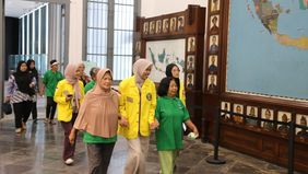 Universitas Indonesia (UI) menyelenggarakan kegiatan tur multisensori dan permainan asah otak menggunakan prasasti-prasasti koleksi museum di Museum Nasional Indonesia (MNI).
