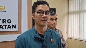 Polisi telah mengidentifikasi tiga orang yang diduga melakukan pengeroyokan terhadap seorang karyawan restoran di Jalan Tebet Barat IX, Jakarta Selatan, pada Minggu, 9 November 2025.