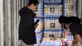 Penyelidikan dikembangkan hingga ke Pasar Senen, Jakarta Pusat, dan polisi mengamankan seseorang berinisial I selaku koordinator penerima barang.