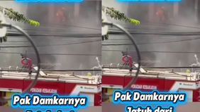 Kebakaran melanda sebuah ruko yang juga merupakan toko elektrik di RT 02 Kelurahan Tanjung, Kabupaten Tabalong, Kalsel, Jumat (14/11/2025) siang sekitar pukul 12.25 Wita. 