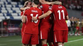 Hakan Calhanoglu mencetak gol pembuka sebelum bunuh diri Atanas Chernev memastikan kemenangan tuan rumah.Hasil ini menjaga posisi Turki di peringkat kedua grup, meski peluang merebut tiket langsung ke putaran final praktis tertutup, demikian laman UE