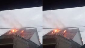 Sebuah rumah di Dusun Kedawon, Desa Rengaspendawa, Kecamatan Larangan, Kabupaten Brebes, Jawa Tengah, hangus terbakar setelah tersambar petir yang mengenai instalasi listrik pada Sabtu sore, 15 November 2025. Peristiwa ini terjadi ketika hujan deras 