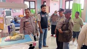 Kepolisian Sektor (Polsek) Cipayung mengungkap bahwa seorang bayi perempuan dalam kondisi hidup ditemukan warga ketika kegiatan kerja bakti berlangsung di Jakarta Timur, Minggu, 16 November 2025.