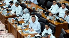 Direktur Utama Pertamina Simon Aloysius Mantiri menyampaikan bahwa perusahaan memproyeksikan pendapatan mencapai Rp1.127 triliun dengan laba bersih sekitar Rp54 triliun pada tahun 2025.