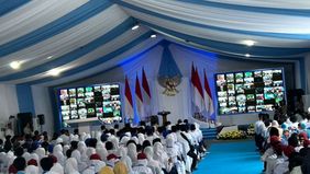 Presiden Republik Indonesia Prabowo Subianto meluncurkan Digitalisasi Pembelajaran untuk Indonesia di SMPN 4 Kota Bekasi, Senin, 17 November 2025.