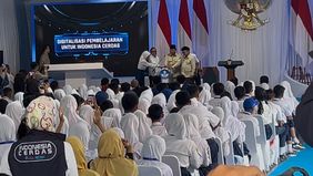 Presiden Republik Indonesia Prabowo Subianto meluncurkan Digitalisasi Pembelajaran untuk Indonesia di SMAN 4 Kota Bekasi, Senin, 17 November 2025.