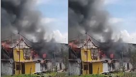 Bentrokan memanas hingga massa membakar tiga rumah di sekitar lokasi kejadian. Kericuhan ini dipicu tewasnya seorang warga bernama Sutte alias Civas (40) dari Kampung Sapiria, yang sebelumnya terkena tembakan senapan angin saat tawuran pada Senin mal