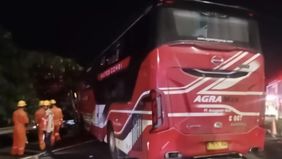 Direktorat Lalu Lintas Polda Jawa Barat menduga kecelakaan beruntun yang melibatkan tiga kendaraan di Tol Cipali Kilometer 72, Kabupaten Purwakarta, dipicu oleh sopir bus yang mengantuk saat mengemudi.