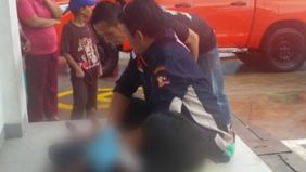 Rekaman CCTV memperlihatkan korban datang ke SPBU pada pukul 23.20 WIB dan beristirahat di area istirahat hingga ditemukan tidak bergerak pada pukul 11.25 WIB oleh petugas SPBU