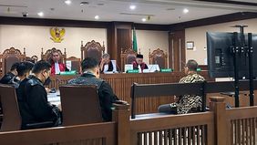 Mantan Sekretaris Mahkamah Agung (MA) periode 2011–2016, Nurhadi, resmi didakwa menerima gratifikasi sebesar Rp137,16 miliar. Dakwaan itu berkaitan dengan dugaan penerimaan gratifikasi di lingkungan peradilan pada 2013–2019.