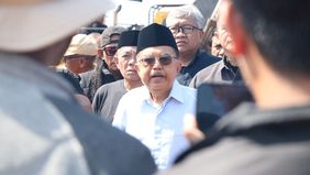 Juru Bicara Jusuf Kalla (JK), Husain Abdullah, menegaskan bahwa fokus pihaknya bukan untuk mengalihkan perhatian dari persoalan hukum yang tengah mengemuka terkait lahan di kawasan Tanjung Bunga, Makassar. 