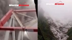 Kolom abu setinggi ±2.000 meter, berwarna kelabu pekat dan condong ke utara–barat laut.
Awan panas masih berlangsung dan jarak luncur mencapai 7 km dari puncak.