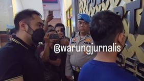Korban pada saat itu hanya membantu temannya berinisial A untuk mengeroyok R karena masalah perempuan yang diperebutkan.