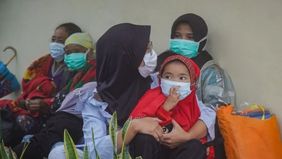 Pemerintah Kabupaten (Pemkab) Lumajang mengingatkan masyarakat agar tetap tenang menanggapi peningkatan status Gunung Semeru dari Siaga menjadi Awas yang ditetapkan pada Rabu, 19 November 2025 petang.