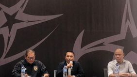 Sekretaris Jenderal (Sekjen) PSSI Yunus Nusi meminta masyarakat untuk bersabar terkait pengumuman pelatih kepala baru timnas Indonesia, yang hingga kini belum disampaikan sejak pemecatan Patrick Kluivert bulan lalu. Dalam konferensi pers di GBK Arena