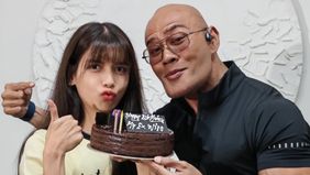 Deddy Corbuzier berikan kejutan ulang tahun untuk Sabrina Chairunnisa usai bercerai.