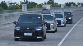 Puluhan Jurnalis Berhasil Menuntaskan Rute Sepanjang 1.200 Kilometer Bersama Wuling Darion PHEV Tanpa Pengisian Ulang Bensin Maupun Listrik.
