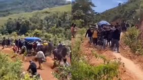 Perjalanan memilukan harus ditempuh keluarga dan warga Seko, Luwu Utara, ketika jenazah Nur Naim (38) dipulangkan ke rumah duka. Sepanjang hampir 30 kilometer, jasad almarhum ditandu melewati jalur penuh kerusakan yang tak memungkinkan kendaraan meli