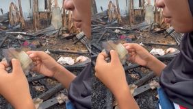 Kebakaran besar melanda Desa Dumu, Kecamatan Langgudu, Kabupaten Bima, Nusa Tenggara Barat, menghanguskan banyak rumah dan menyisakan duka mendalam bagi warganya. Di tengah proses penyaluran bantuan, pengurus OSIS SMAN 1 Langgudu menemukan selembar p