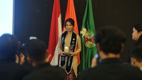 PT Freeport Indonesia (PTFI) terus mendukung pendidikan anak-anak Papua melalui beasiswa yang dikelola oleh Yayasan Pemberdayaan Masyarakat Amungme
dan Kamoro (YPMAK).