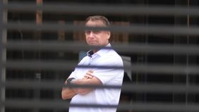 Mantan Presiden Brazil, Jair Bolsonaro resmi ditangkap polisi federal setelah diduga melanggar aturan tahanan rumah dan berpotensi melarikan diri. Informasi tersebut pertama kali diberitakan oleh media lokal Globo pada Sabtu, 22 November 2025.