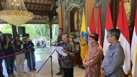 Gubernur Bali Wayan Koster menyatakan bahwa pemerintah provinsi membuka kemungkinan pelelangan proyek pembongkaran lift kaca di tebing Pantai Kelingking, Kabupaten Klungkung.