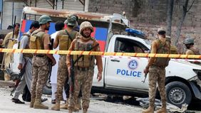 Sebuah serangan mematikan terjadi di kompleks markas besar Kepolisian Federal (Federal Constabulary) di Peshawar, Provinsi Khyber Pakhtunkhwa, Pakistan, pada Senin 24 November 2025 pagi waktu setempat, menewaskan tiga personel keamanan.