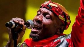 Musisi dan aktor legendaris asal Jamaika, Jimmy Cliff, yang dikenal luas karena suaranya yang membantu memperkenalkan reggae ke seluruh dunia, meninggal dunia pada usia 81 tahun. Kabar duka ini disampaikan oleh istri mendiang, Latifa Chambers, melalu