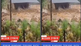 Kondisi banjir di Batu Busuk, Kota Padang, Selasa 25 November 2025, dilaporkan makin parah.
Warga menyebut dua rumah hanyut terbawa derasnya banjir bandang yang tiba-tiba menghantam kawasan tersebut. Arus kuat membuat warga panik dan berusaha menyela
