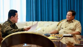 Prabowo Subianto menerima Menteri Pemuda dan Olahraga (Menpora) Erick Thohir di Istana Merdeka.