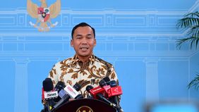 Presiden Prabowo Subianto menerima kedatangan Menteri Kependudukan dan Pembangunan Keluarga sekaligus Kepala BKKBN, Wihaji