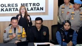 Pusat Kedokteran dan Kesehatan (Pusdokkes) RS Polri Kramat Jati memastikan tidak ditemukan tanda-tanda kekerasan pada tubuh Alex Iskandar (AI), pelaku pembunuhan sekaligus ayah tiri dari Alvaro Kiano Nugroho. Temuan tersebut diungkapkan tim forensik 