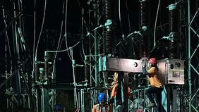 Banjir bandang yang melanda ruas Aruen-Bireuen akibat tingginya curah hujan menyebabkan robohnya tower transmisi 150 kV, sehingga pasokan listrik di sebagian wilayah Aceh terganggu.