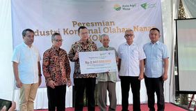 Lonjakan pemutusan hubungan kerja (PHK) di Jawa Barat dalam beberapa bulan terakhir menjadi perhatian serius pemerintah daerah. Di tengah situasi tersebut, hadirnya Industri Komunal Olahan Nanas (IKON) milik Dompet Dhuafa di Subang dinilai mampu memb