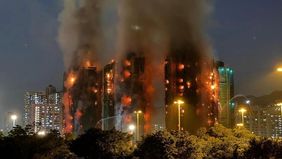 Sedikitnya empat orang tewas dan tiga lainnya terluka dalam kebakaran besar yang melalap kompleks apartemen di Distrik Tai Po, Hong Kong, pada Rabu. Foto dan video dari lokasi menunjukkan kerusakan parah pada beberapa gedung di area tersebut.